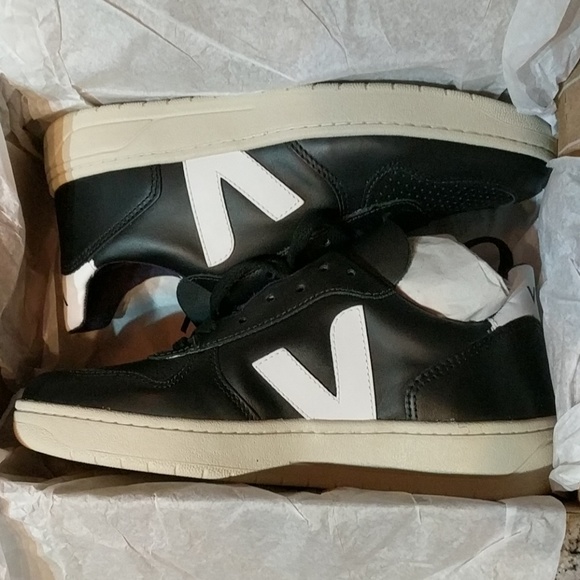 black veja sneakers womens
